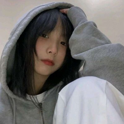 女子把车停在别人的私人车位上，被制止后反怼：你不在家，我停一下怎么了